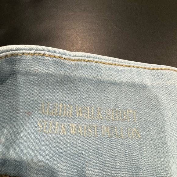 Sound Style pull on Alana Walk Shorts Light Jean shorts - Picture 4 of 6